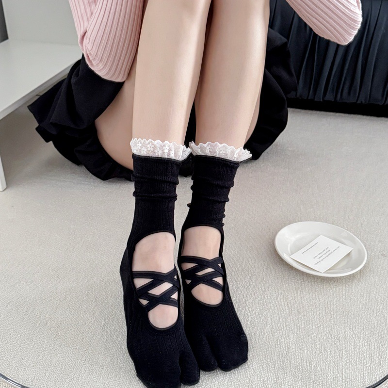 Lace Trim Split Toe Yoga Socks - Embellish Knit ulasan dan harga